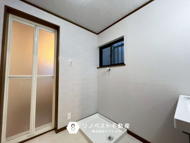 東大阪市稲田本町2丁目の洗面所|洗濯パン完備の洗面所。
1階部分にございますので、帰宅後の手洗いうがいもバッチリ◎