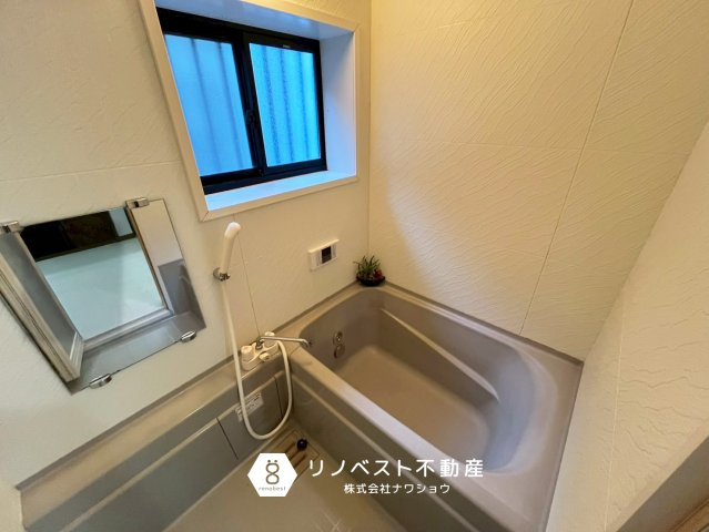 東大阪市稲田本町2丁目の浴室|追い焚き機能付きの浴室。
シンプルな内装で、1日の疲れもしっかり落とせます◎