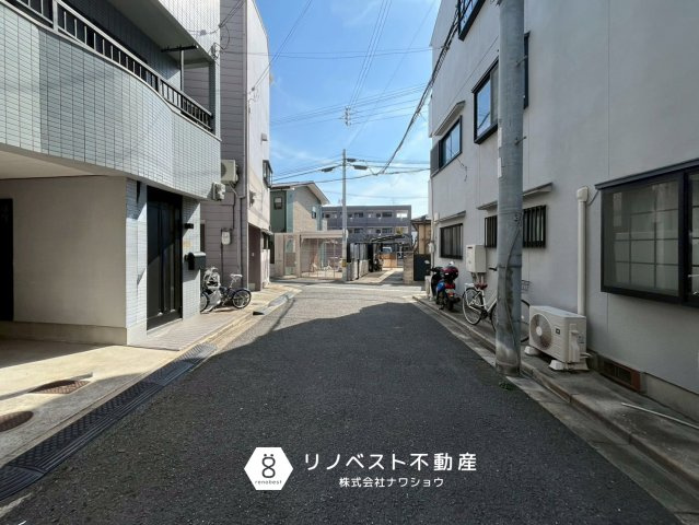 東大阪市稲田本町2丁目の前面道路含む現地写真|【リノベスト不動産】弊社は近鉄大阪線・奈良線『布施』駅から徒歩2分の場所にございます♪
