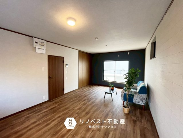 東大阪市稲田本町2丁目の居間・リビング|約13.7帖のLDK！
2階リビングなので、通行人からの視線を気にすることなく家族団らんをお楽しみいただけます♪