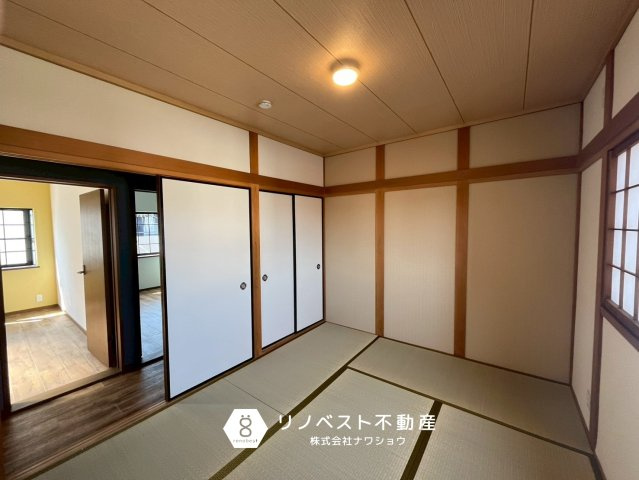 東大阪市稲田本町2丁目の和室|約6帖の3階和室。
ゲストルームや、布団を敷いて寝室としてもお使いいただけます♪押入れ付き◎