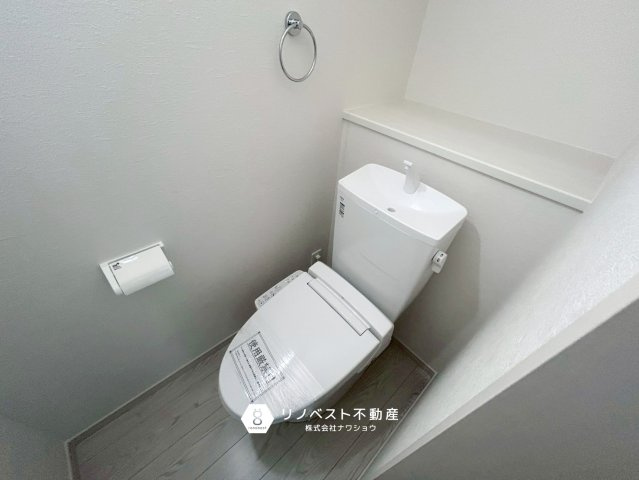 東大阪市菱屋西1期のトイレ|1.2階にトイレがございます。
白い内装で清潔感がありますね♪