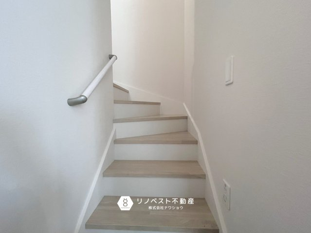 東大阪市菱屋西1期の内装|段差が低いので、小さなお子様の階段の上り下りも安心ですね♪