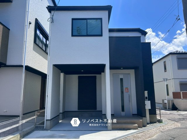 東大阪市菱屋西1期の外観|2025年7月完成の新築戸建て全2棟！
1台分のインナーガレージ完備で雨の日も安心♪