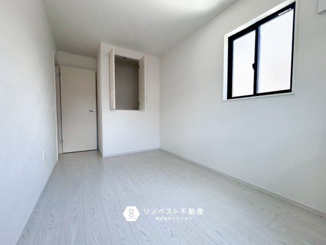 東大阪市菱屋西1期の洋室|約5.5帖の洋室
クローゼット完備で、2面採光です♪