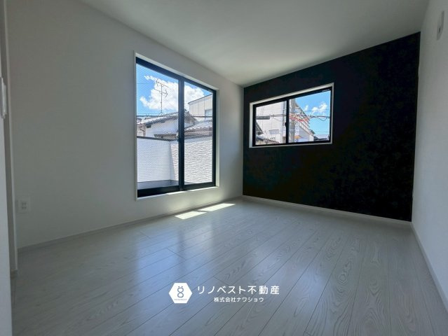 東大阪市菱屋西1期の洋室|約6.1帖の洋室
おしゃれなアクセントクロスが魅力♪ウォークインクローゼットもございます◎