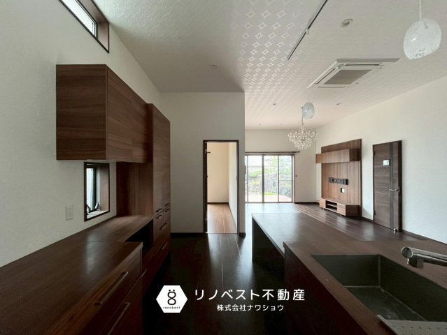 東大阪市上六万寺町のキッチン|セパレートキッチンなので作業スペースが十分確保でき、家族みんなで料理が楽しめます♪
収納もたっぷり◎