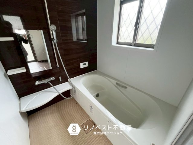 東大阪市上六万寺町の浴室|オートバス機能完備◎
小窓が付いているので、湿気が溜まらず清潔感をキープできます◎