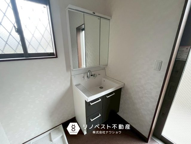 東大阪市上六万寺町の洗面所|【リノベスト不動産】弊社では売却のご相談も受付中！まずは一度ご相談ください♪
