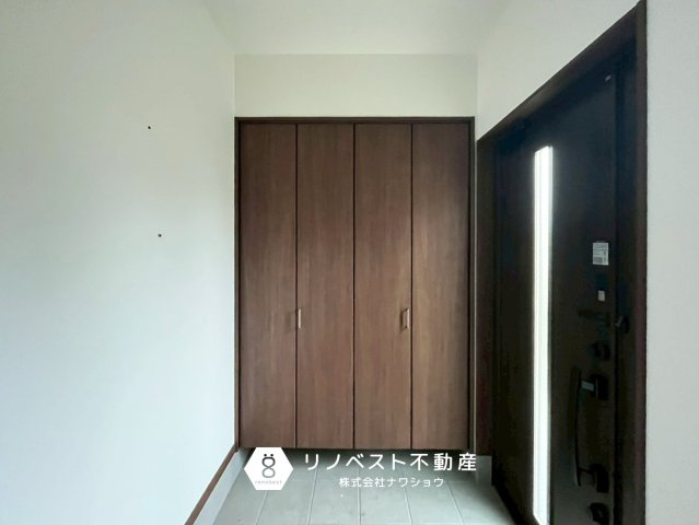 東大阪市上六万寺町の玄関|【リノベスト不動産】女性スタッフ・男性スタッフ共に活躍中！