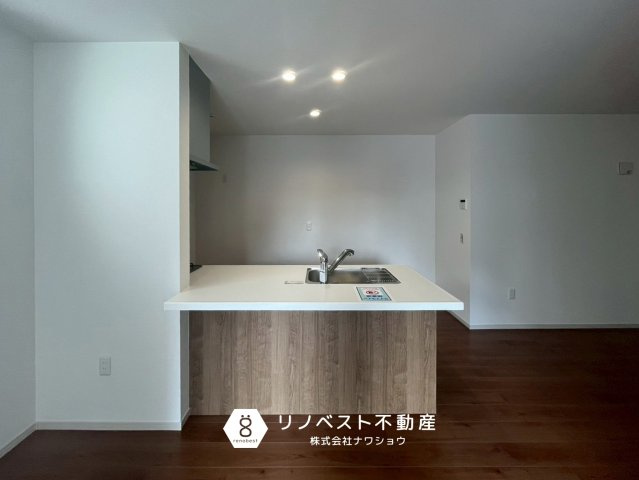 東大阪市新池島町3丁目1期のキッチン|キッチン背面には十分スペースがございますので、カップボードも設置可能です◎