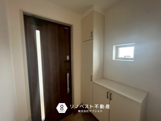 東大阪市新池島町3丁目1期の玄関|【リノベスト不動産】弊社は近鉄大阪線・奈良線『布施』駅から徒歩2分の場所にございます♪