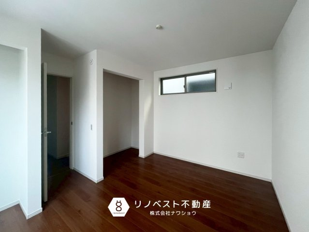 東大阪市新池島町3丁目1期の洋室|約4.5帖の洋室。
家具のレイアウトがしやすい正方形の間取りです◎