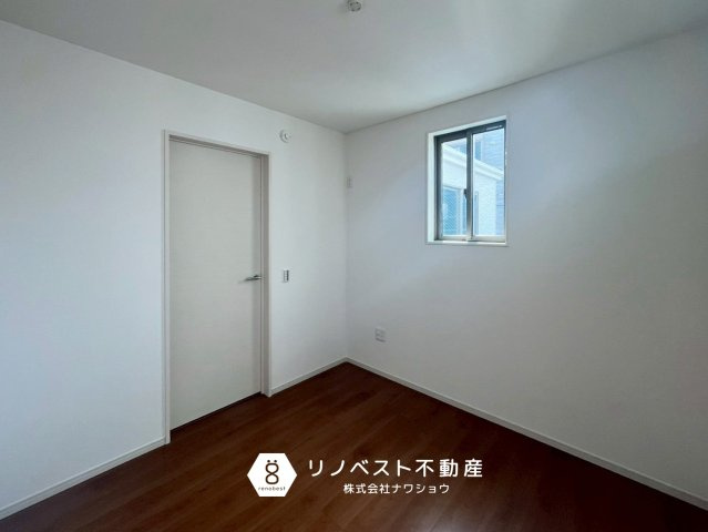 東大阪市新池島町3丁目1期の洋室|約5.75帖の洋室。
コンパクトなクローゼット完備◎子供部屋におすすめ♪