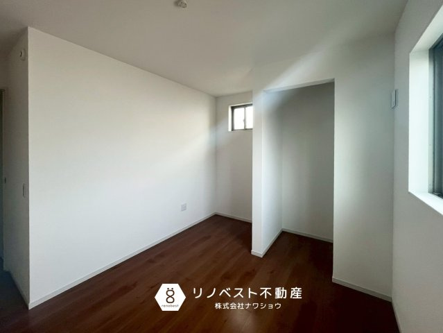 東大阪市新池島町3丁目1期のキッチン|食洗機付きシステムキッチン。
ペニンシュラキッチン採用で作業スペースも広々♪