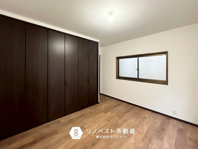 東大阪市岩田町1丁目の収納|上部棚・ハンガーラック付きの収納。
夏服～アウター類までスッキリ収納できそうですね◎