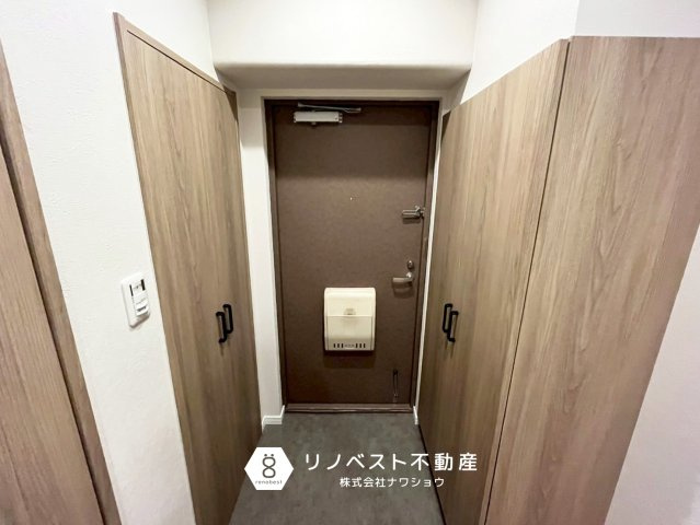 八戸ノ里ニュースカイハイツの玄関|大容量のシューズクローゼット完備。
家族全員分の靴が収納出来て、玄関がいつでも綺麗な状態をキープできますね◎