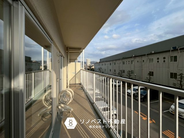 八戸ノ里ニュースカイハイツのバルコニー|【リノベスト不動産】弊社では売却のご相談も受付中！まずは一度ご相談ください♪