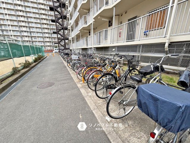 八戸ノ里ニュースカイハイツの駐輪場|【リノベスト不動産】東大阪市・生野区・東成区での物件探しは弊社にお任せください！