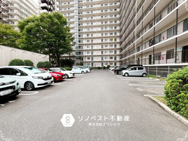 マンハイムグラン石切の駐車場|【リノベスト不動産】弊社は近鉄大阪線・奈良線『布施』駅から徒歩2分の場所にございます♪