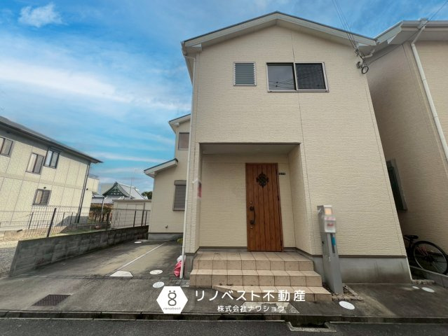 東大阪市荒本2丁目の外観|2026年3月リフォーム完成予定！
駐車場1台分完備！