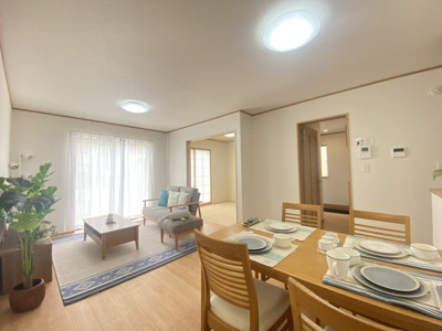 【居間・リビング】 | 糸満市兼城（全2棟）A号棟 | ※同仕様写真です