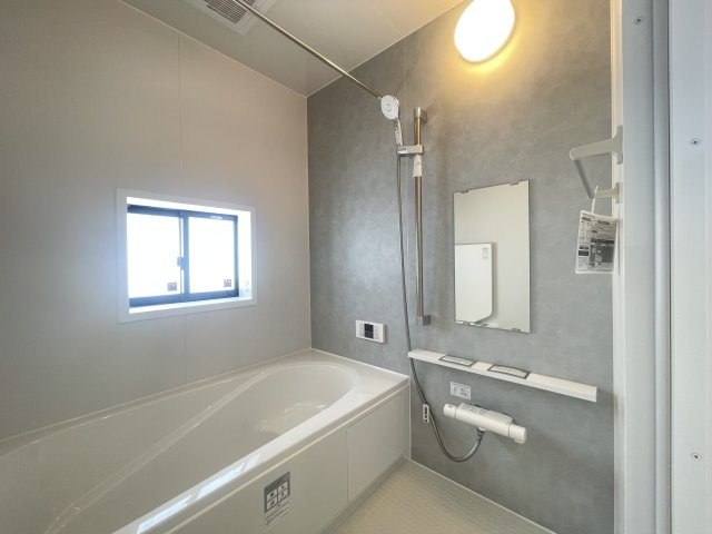 糸満市兼城（全2棟）A号棟の浴室|A号棟　浴室換気乾燥機付き♪
