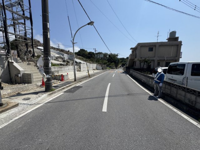 【前面道路含む現地写真】 | 糸満市兼城（全2棟）A号棟 | ※西側公道7.5m♪
