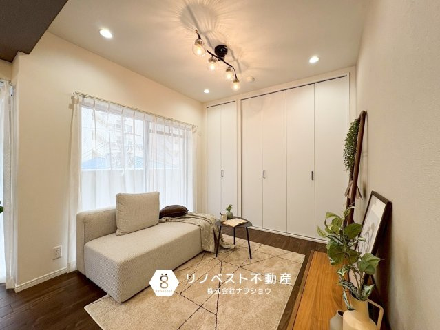 エスリード鴻池の居間・リビング|各洋室にはクローゼットがあるので収納には困りません◎