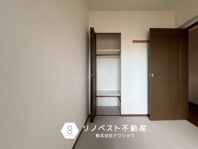 イトーピア新石切の玄関|各洋室には収納があるのでスッキリとしたお部屋造りができますね！