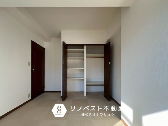 イトーピア新石切の玄関|棚の仕切りがあるので、小物も整理しやすいです◎