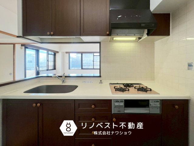 イトーピア新石切のキッチン|収納棚も大容量で、調理道具もスッキリ片付きます◎