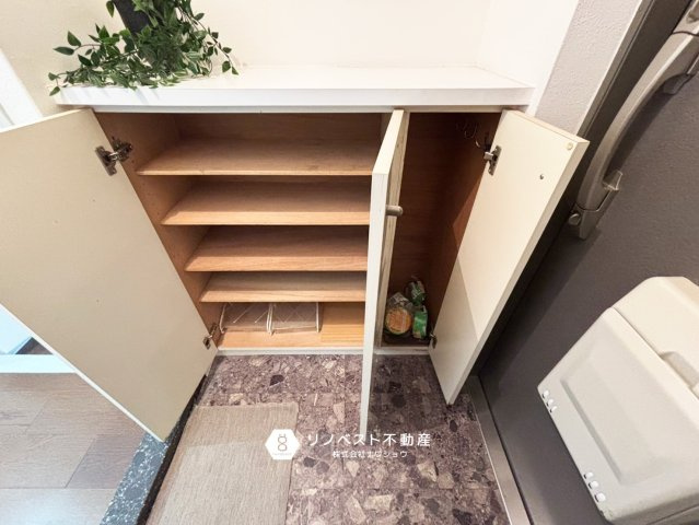 ハイネスプリモール城東の収納|シューズボックス活用で整った玄関に！