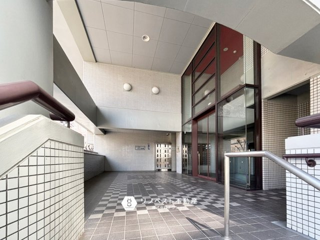 ハイネスプリモール城東|お子様や高齢者の方に考慮された手すり付きの階段