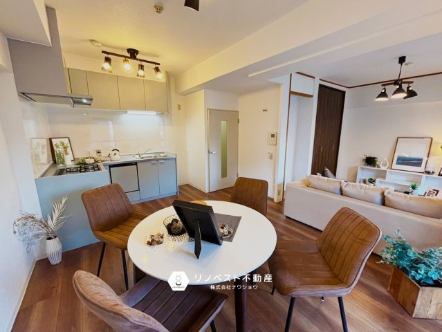 ハイネスプリモール城東のキッチン|お料理中も家族とコミュニケーションが取りやすい造りになっているダイニングキッチン