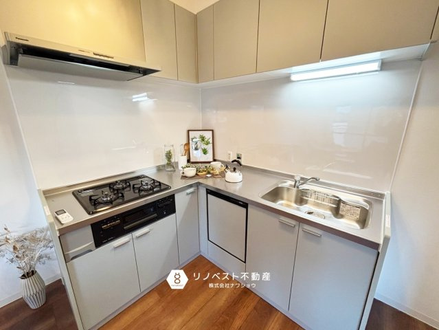 ハイネスプリモール城東のキッチン|食洗器付きのL字型システムキッチンで動きやすさ◎機能性◎