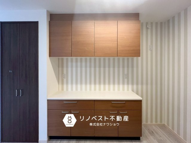 東大阪市大蓮北３丁目のキッチン|収納力も高く冷蔵庫置場も確保されております◎