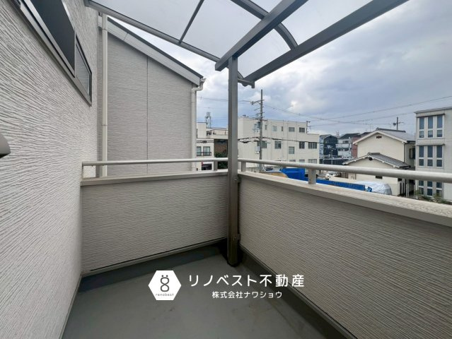 東大阪市大蓮北３丁目のバルコニー|水道蛇口付きのバルコニー。
物干しスペースとしても便利です◎