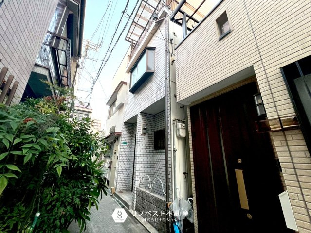 東成区中道4丁目の外観|リノベーション向けの中古戸建！
ライフ玉造店まで徒歩3分、お買い物に便利な立地です♪