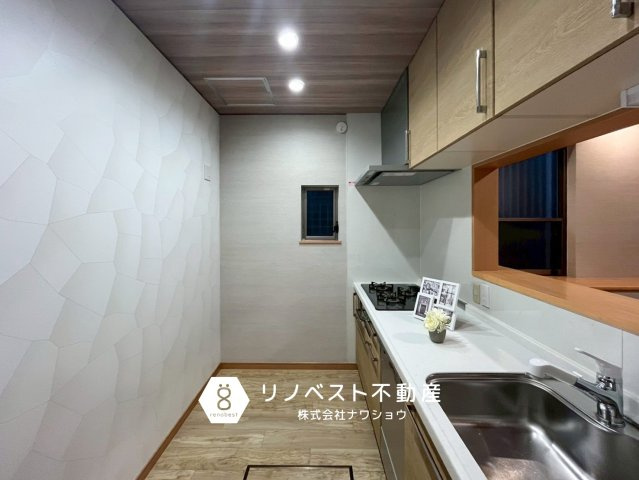 東大阪市岩田町6丁目のキッチン|独立型のキッチンでお料理好きの方には魅力的♪
カウンター付きだから、作業に集中できるうえに家族の様子も見守れます◎