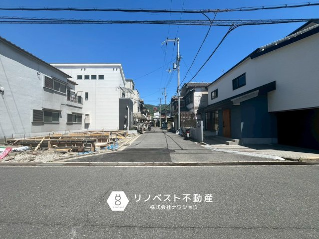 東大阪市鷹殿町の前面道路含む現地写真|【リノベスト不動産】女性スタッフ・男性スタッフ共に活躍中！
