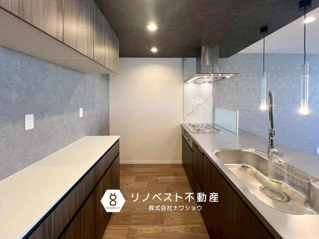 東大阪市今米1丁目のキッチン|シンク、コンロ、冷蔵庫の3点を結ぶ距離が、合計で3.6m〜6.0mに収まると、無駄な動きが減って劇的に料理がしやすくなります。ぜひ試してみてください♪