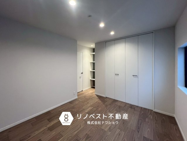 東大阪市今米1丁目の洋室|WICが2箇所付いておりますのでお洋服が沢山ある方でも安心♪約7.5帖と広々した洋室なので、家族の寝室にピッタリですね！