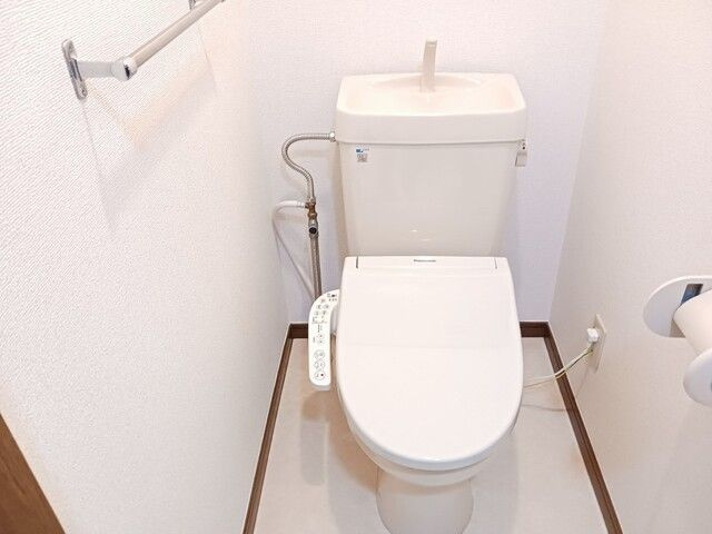 ヴィクトワールのトイレ|落ち着いた色調のトイレです