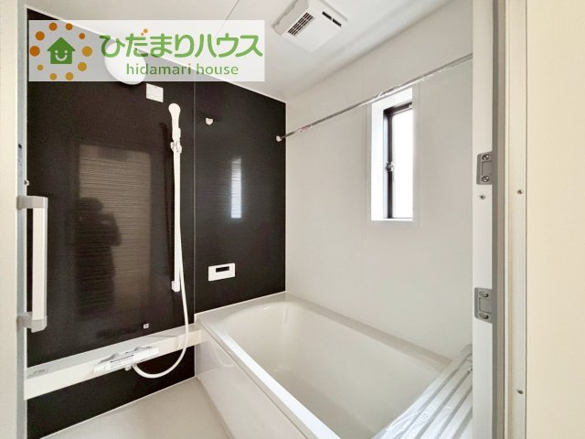 【浴室】 | かすみがうら市下稲吉第15　新築戸建　2号棟 | 大人が足を伸ばしても十分な広さ！一人でゆっくりくつろぐ時間も大切です！