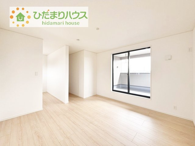 【寝室】 | かすみがうら市下稲吉第15　新築戸建　2号棟 | バルコニーに面していて、たっぷり光りの入る明るい主寝室です！