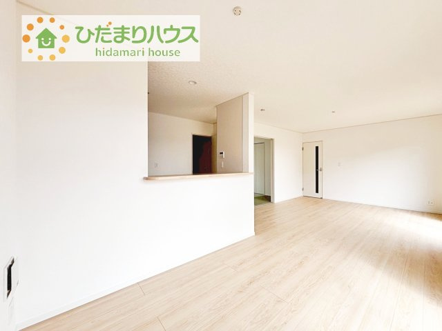 【居間・リビング】 | かすみがうら市下稲吉第15　新築戸建　2号棟 | お子様が元気に遊べる広々としたリビングです！
