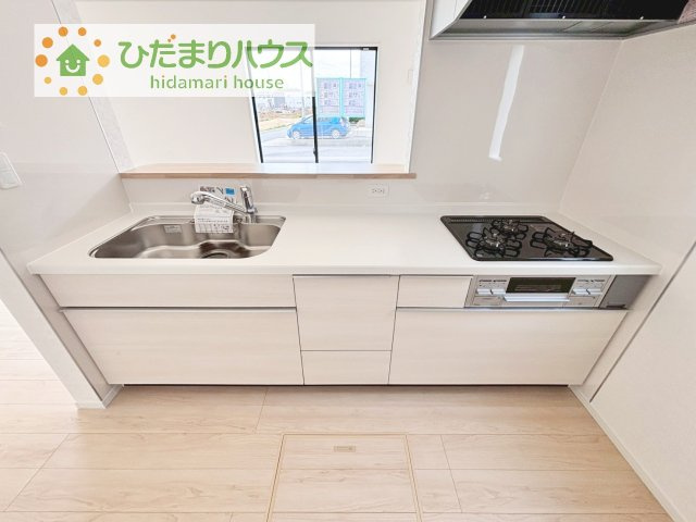 【キッチン】 | かすみがうら市下稲吉第15　新築戸建　2号棟 | リビングを見渡せるキッチンはお子様を見ながらでも料理が出来て安心ですね☆