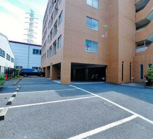 ソフィアガーデンの駐車場