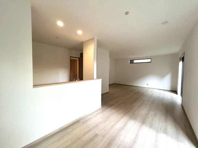 三木市緑が丘町中1丁目　B号棟の居間・リビング